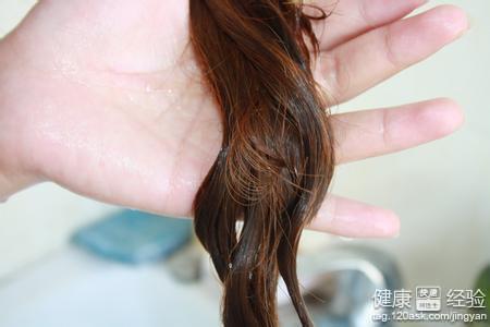 头发容易油怎么办 头发油怎么办 头发容易油怎么办