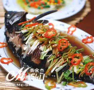 油泼鲤鱼的家常做法 简单的美食——油泼鲤鱼