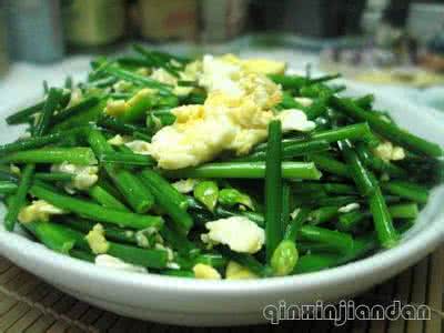 韭菜苔炒鸡蛋 韭菜苔炒鸡蛋 感觉满锅的春天还在