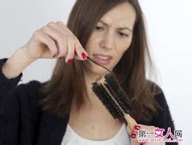 脂溢性脱发如何预防 脂溢性脱发如何预防 冬季如何预防脱发