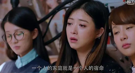 女孩谈靠脸吃饭 明明可以靠脸吃饭，偏偏还要“曲线救国”，她们到底是想怎么玩！