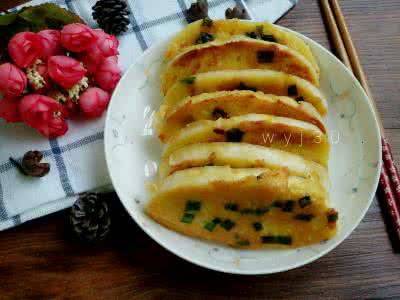外焦里嫩葱油饼 【创意面食】外焦里嫩，葱香四溢的早餐葱油饼