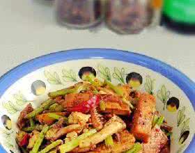 芹菜炒豆干 保准让你多添一碗饭----芹菜豆干炒鱿鱼须