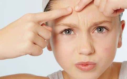 头顶长痘痘的原因 导致长痘的原因有哪些