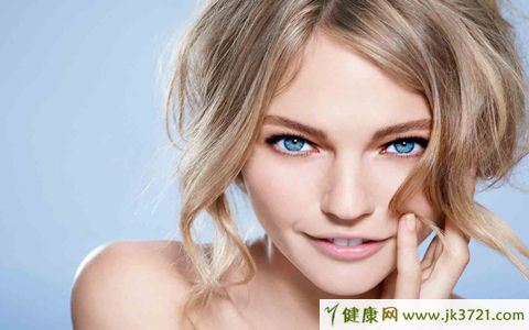 眼下皱纹很深怎样去除 美容护肤 眼下皱纹 一个方法去除眼下皱纹