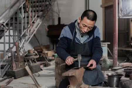 杭州九堡未来三年规划 他在杭州郊外的山上独自一人打了三年的铁｜一条年度最热视频