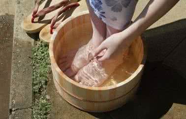 汗脚脚臭怎么办断根 冬天脚臭怎么办