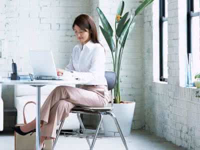 26岁白领患癌飙泪演讲 白领当心患上办公臀