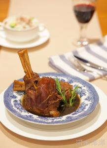 红焖羊腿 秋风乍起寒意浓，红焖羊腿暖融融