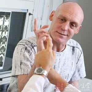 预防老年痴呆的小动作 中风如何预防 2个“小动作”防中风