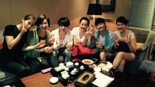 用手机给别人拍照技巧 如何用手机拍出最牛聚会照