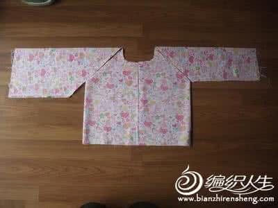 宝宝罩衣裁剪图 漂亮实用的宝宝罩衣裁剪方法