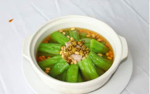 苦瓜黄豆排骨汤 夏日解暑的汤饮 苦瓜黄豆煲排骨