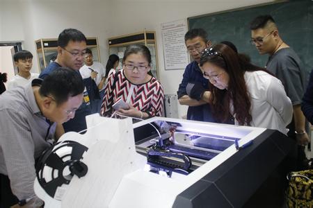 亲爱的家长们 亲爱的家长 亲爱的家长,重视孩子的这两个年龄段等于帮他大忙
