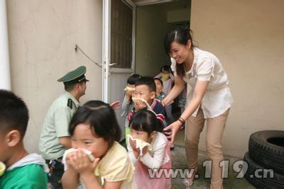 教育要从娃娃抓起 强东现场首谈胎教，教育要从娃娃抓起（含视频）