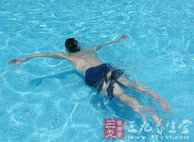 游泳技巧 初学者学习游泳的技巧