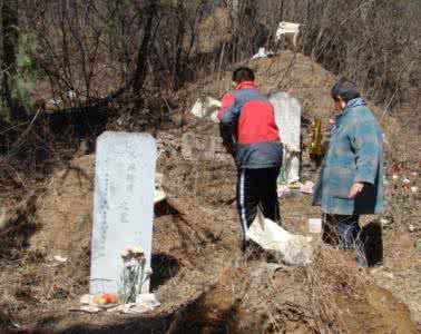坟墓里进水对后代影响 坟墓上有这个竟容易致后代变穷