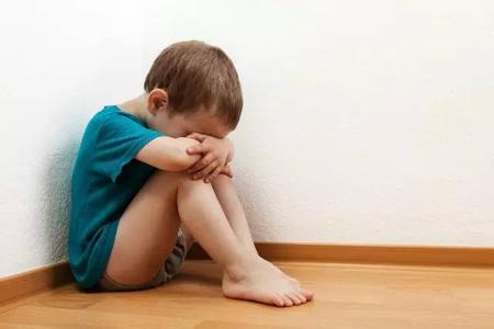 孩子越来越胆小怎么办 为什么你的孩子越来越胆小?