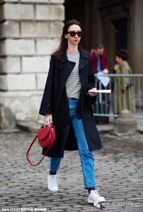 大衣配牛仔裤 看她们这样穿长大衣+牛仔裤，我感觉自己穿错了好多年！