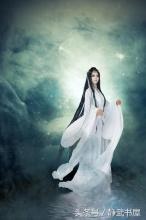 芳心暗许 芳心暗许 芳心暗许红尘老，梦里如谁不少愁？