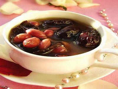 花生红枣黄豆丰胸汤 花生红枣黑木耳汤