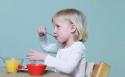 小孩子不会审题 小孩子不会审题 他还是个孩子都会带小孩儿,你却不会?