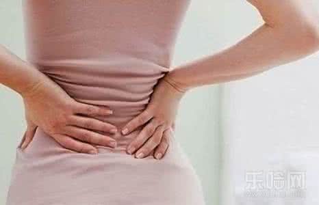 女性左侧腰部隐隐作痛 腰部钝痛