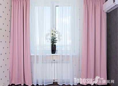 温馨宿舍装扮 温馨宿舍装扮 窗帘装扮舒适温馨的家,那么如何选择窗帘的颜色呢?