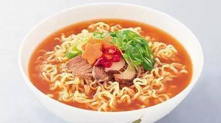 煮方便面的健康吃法 煮方便面时加一种东西就可以变健康，既营养又美味！