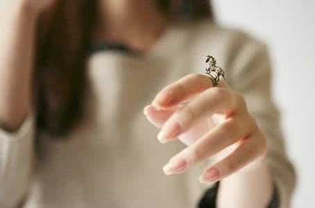 恋爱的人戒指戴哪里 戒指的戴法(男生女生一定要看)
