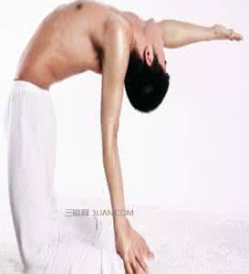 适合晚上练的瑜伽动作 适合男人练的瑜伽动作