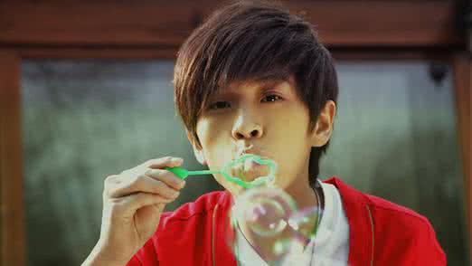 上海才女武艺姝 武艺姝与真正的才女之间，还差了一本黄书