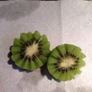 用一把刀让奇异果开出花来