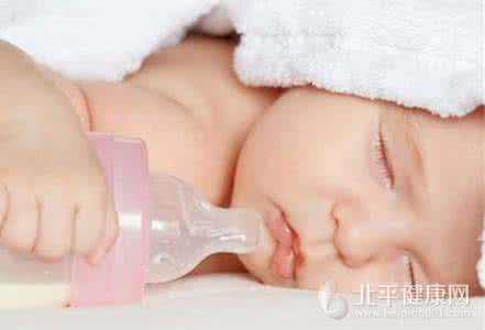 新生儿睡眠少怎么办 新生儿睡眠少 新生儿睡眠少怎么办？