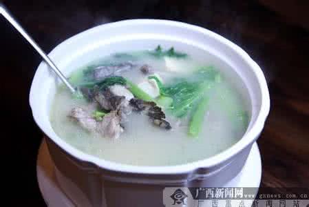 芥菜鱼头豆腐汤 鱼头豆腐汤 芥菜鱼头豆腐汤的做法,芥菜鱼头豆腐汤怎么做好吃,芥菜鱼头豆腐汤的家常做法