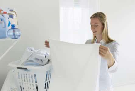 洗涤剂洗衣服 日常清洗衣服怎样选择洗涤剂