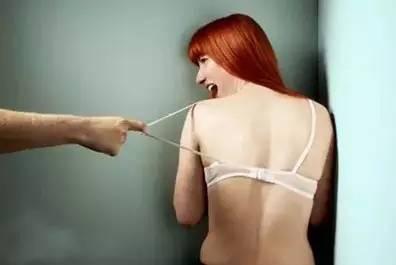 医生剪开美女内衣 剪开女人的内衣,惊人的一幕出现了……女人必看!