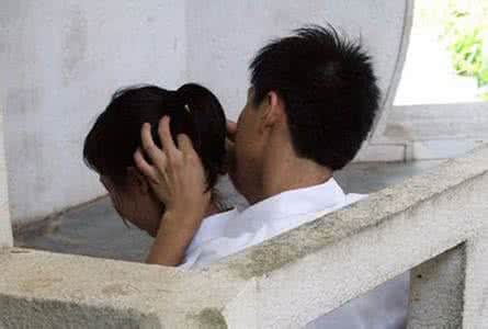 文荒的孩子伤不起 早恋——让孩子们伤不起!
