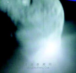 彗星撞太阳 彗星撞太阳 2005年北京时间7月4日下午1时52分，美国探测器成功撞击“坦普尔一号”彗星，投入彗星的怀抱，实现