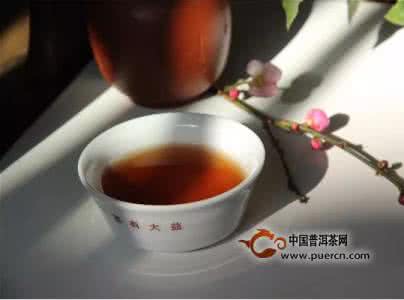 大益红妆 【图解】2007年大益《红妆》普洱茶熟茶冲泡方法