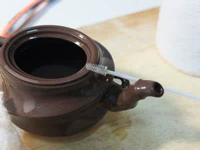 如何清洗紫砂壶茶垢 教您如何清洗紫砂壶茶垢
