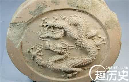 出土瓷器的釉面特征 ＂蜀王府＂遗址出土瓷器绘五爪龙纹