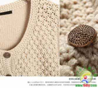 手工编织时尚毛线外套 毛线小外套，简单时尚吧？准备着手仿一件。前片菠萝花，后片和袖子都是织反针。菠萝 棒针图库欣...