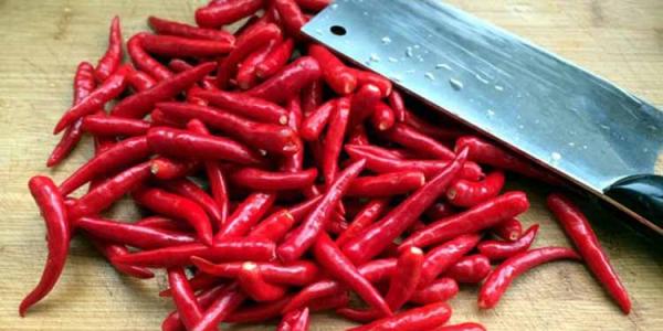辣椒辣手最有效的方法 切辣椒不辣手的方法 切辣椒辣手怎么办?正确切辣椒的方法