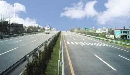 浅谈高速公路安全驾驶 浅谈高速公路安全行车技巧