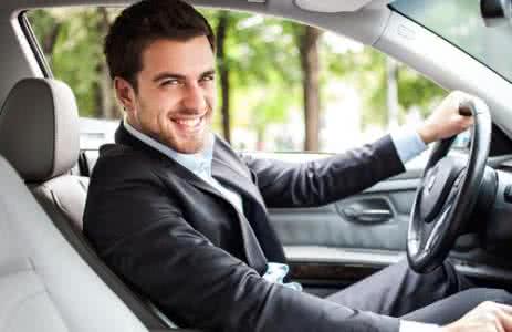 一组肩颈理疗瑜伽动作 三动作解决开车族肩颈痛