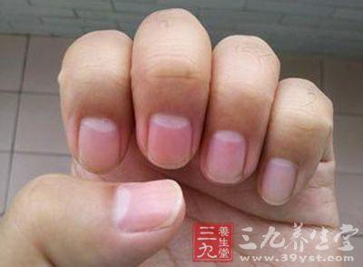 手指甲长的快 哪个手指的指甲长的最快？