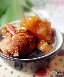 土豆炖牛腩的家常做法 【家常菜谱】牛筋炖牛腩