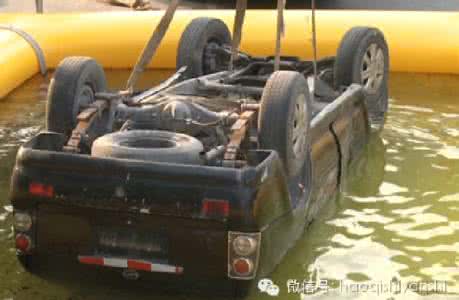 班车逃生演练方案 陆上的车中逃生方案，在水下各种不灵（实测多图）  