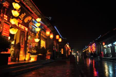 灯火阑珊处下一句是 原来,灯火阑珊处空无一人